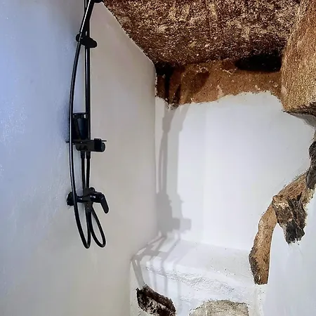 Cueva Escondida * El Río